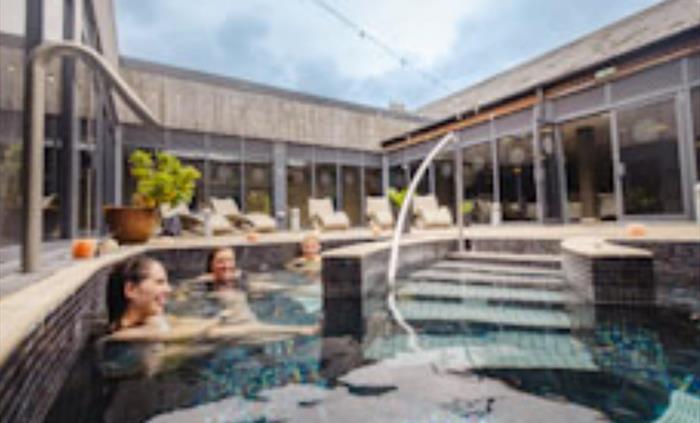 Relax you body, calm your mind and feel rejuvenated after a treatment session at the Well Spa. Enjoy some time for you after a day of adrenaline fille